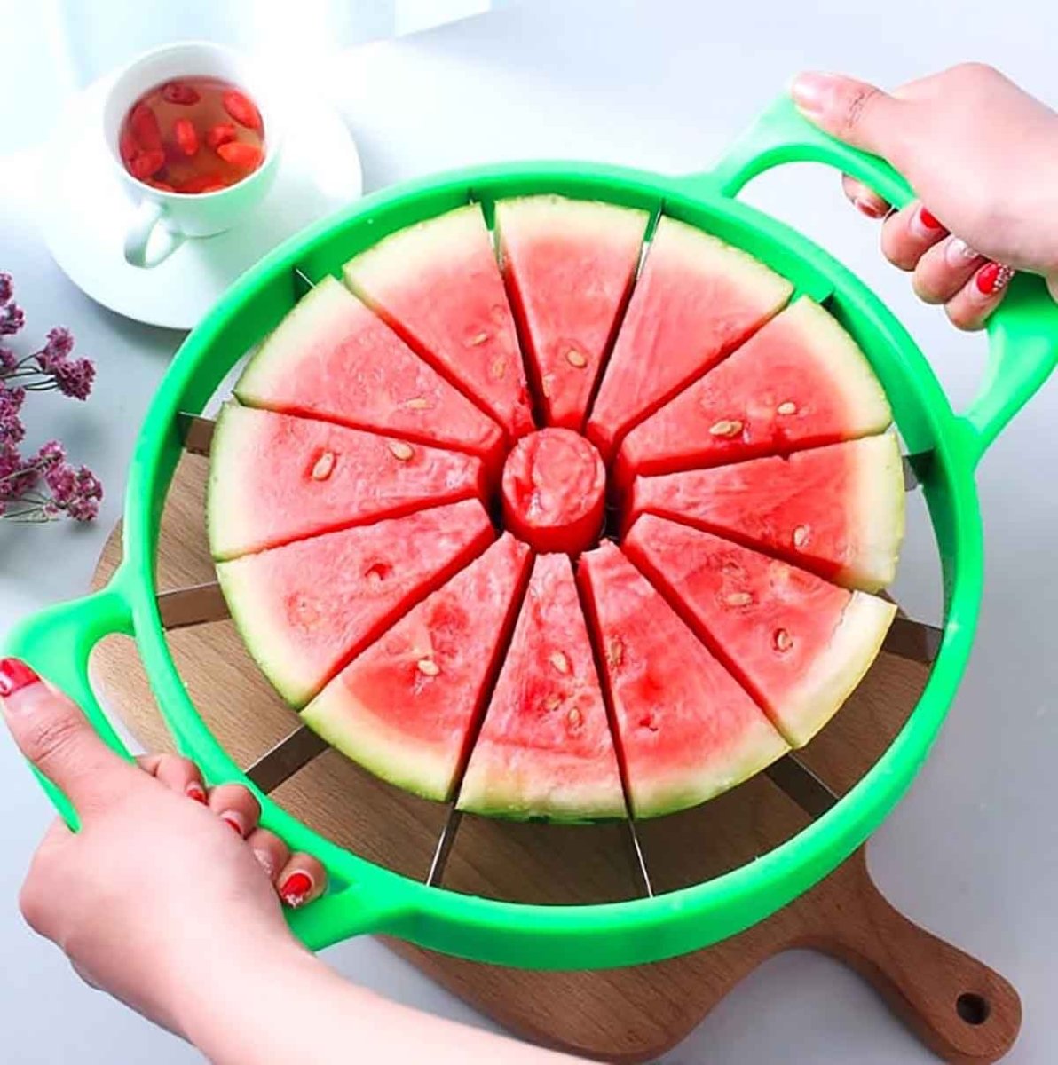Cuts 12 uniform slices suitable for all types of melons